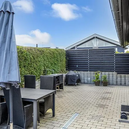 Majbritt - 50m From The Sea By Interhome *